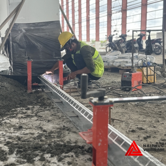 Khớp Nối Thép (Armoured Joint) Cho Sàn Công Nghiệp: Giải Pháp Tối Ưu Từ Công Ty TNHH Công Nghiệp Nai Phúc